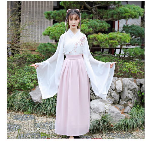 如果仙女氣質(zhì)的古代服裝和性感風(fēng)格的現(xiàn)代服裝可以隨意穿